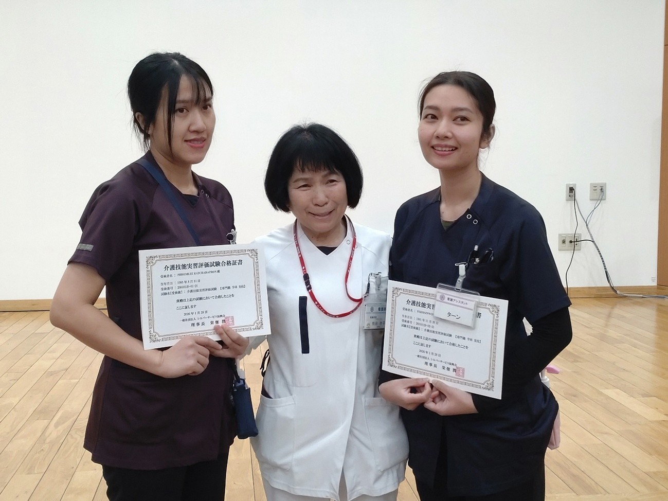 技能実習生2名と熊田看護部長